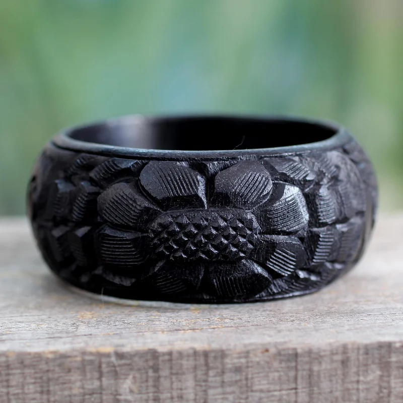 - ​​Christmas pet Christmas clothingBlack Sunflower Handmade Wood Bangle Bracelet