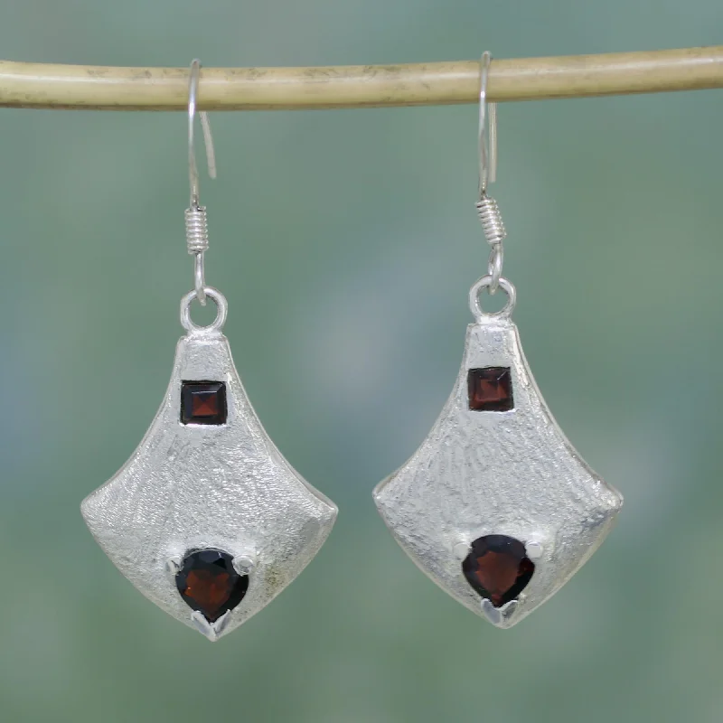 - Dog anti-slip matSafeguard Garnet dangle earrings