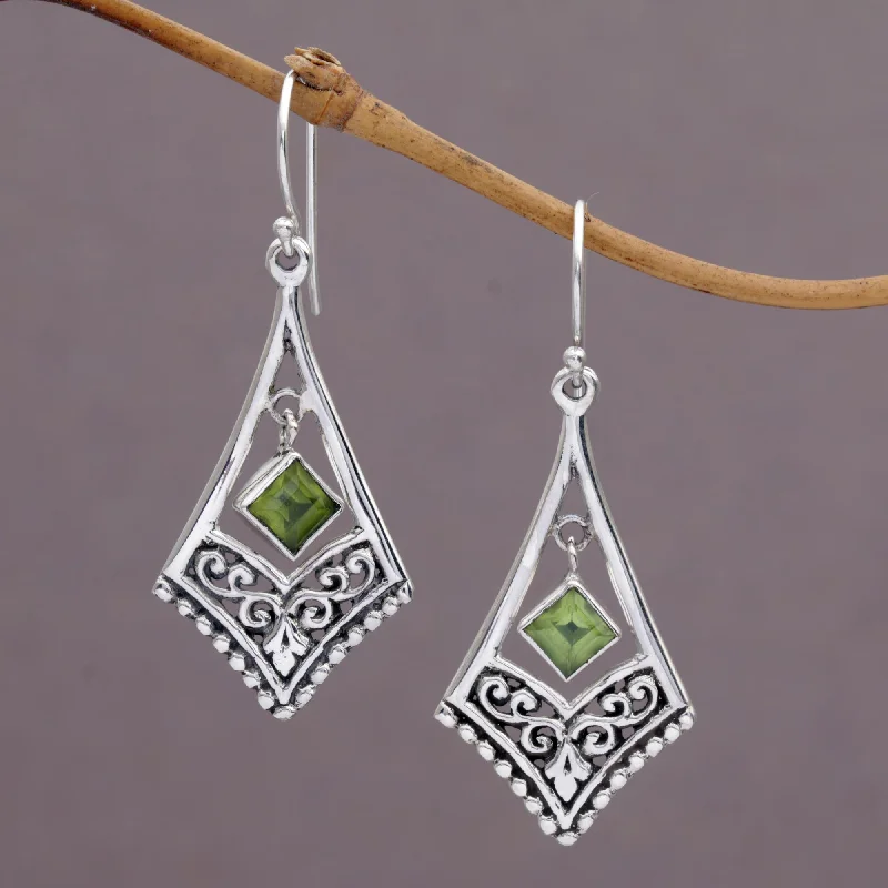  -Anti-slip claw protection raincoat FOR dogsGianyar Dangle Handmade Sterling Silver Green Peridot Dangle Earrings